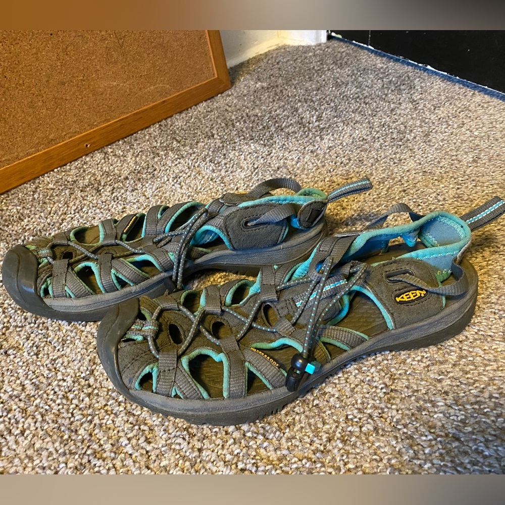 Keen size 9 whisper gray blue women’s hike water sandal